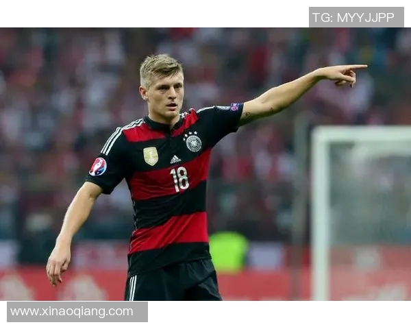 克罗斯在足球世界的传奇之路与辉煌成就解析